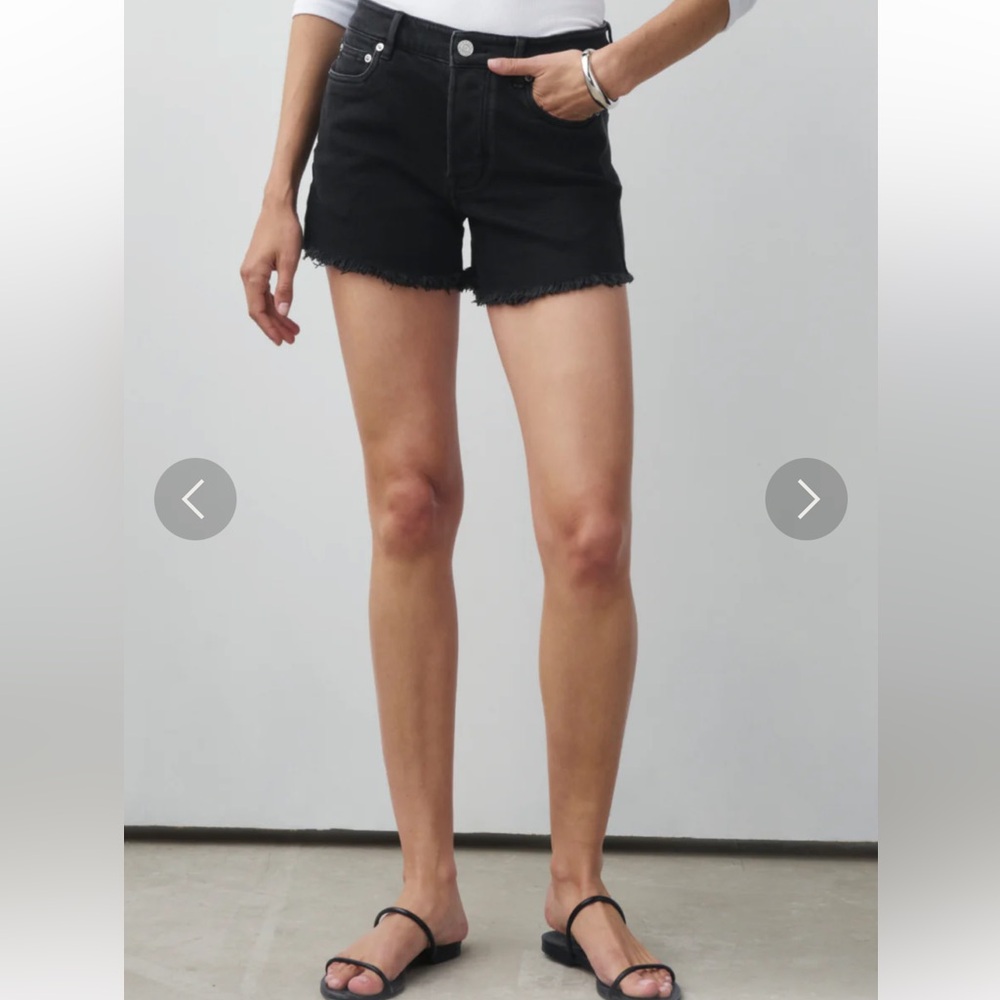 • AYR • Women’s The Juuust Riiight Denim Shorts
Uni Black 25